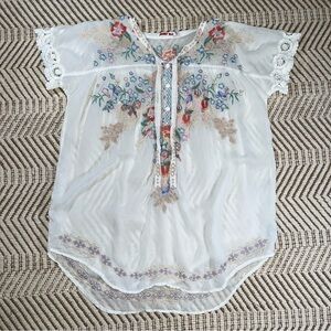 Johnny Was White Floral Embroidered Women's Top- M